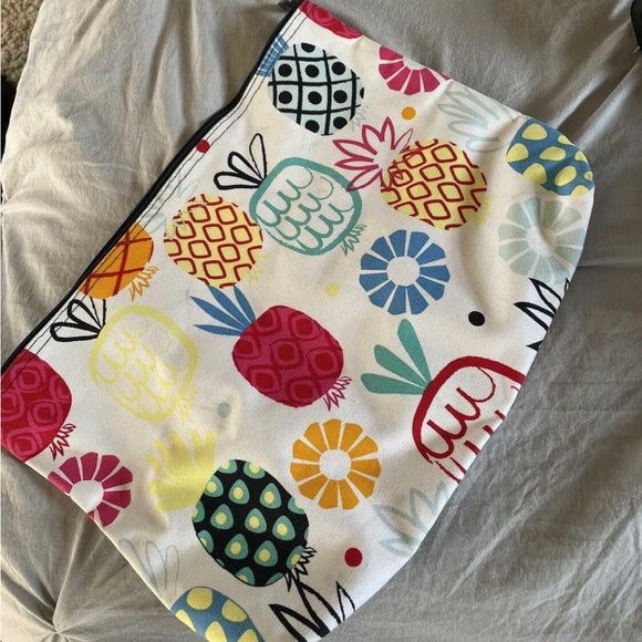 Thirty One Pinneaple Makeup Bag - Picture 2 of 2